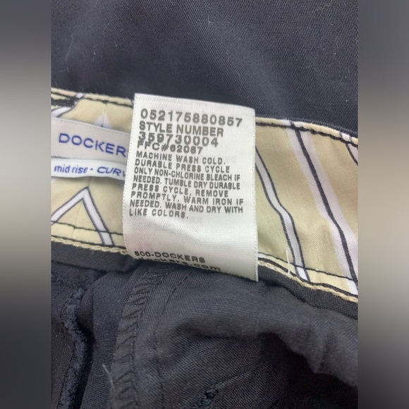 Dockers Womens Black Bermuda Shorts Mid-Rise Flat Front Curvy Size‎ 12 - Picture 7 of 11